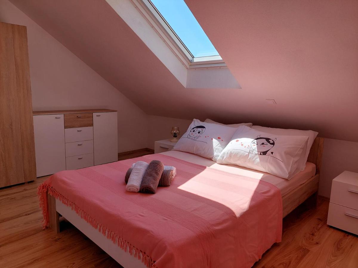 Apartmani Timon Bol Exterior photo