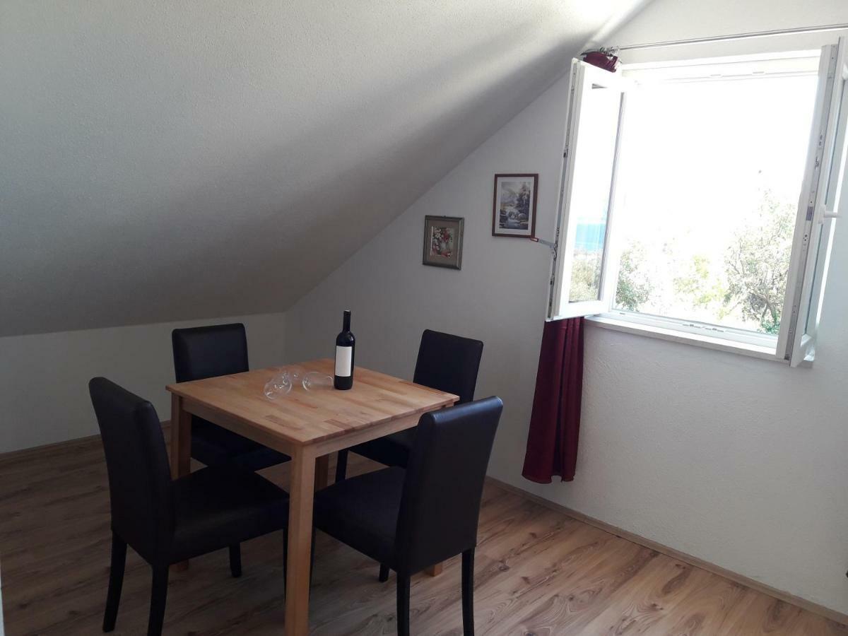 Apartmani Timon Bol Exterior photo
