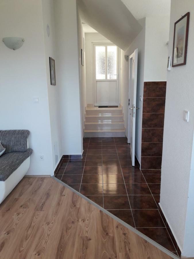 Apartmani Timon Bol Exterior photo