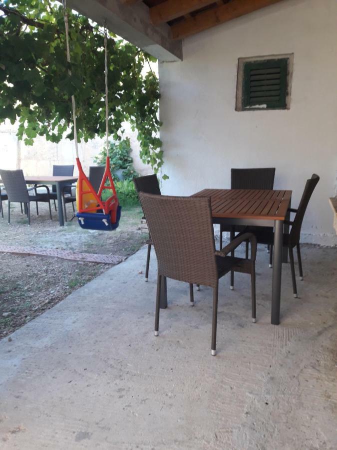 Apartmani Timon Bol Exterior photo